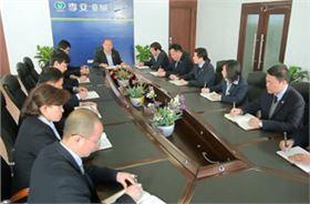 李文锁城会议 